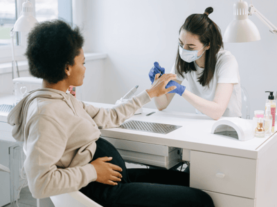 acrilico unghie fa male